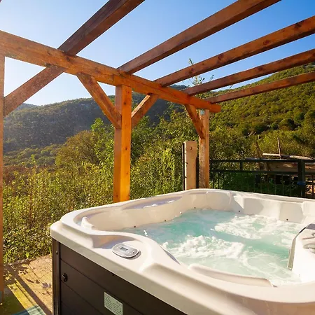 펜션 Woodland Retreat