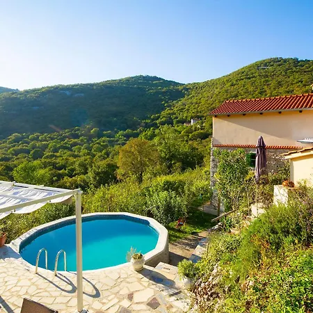 펜션 Woodland Retreat